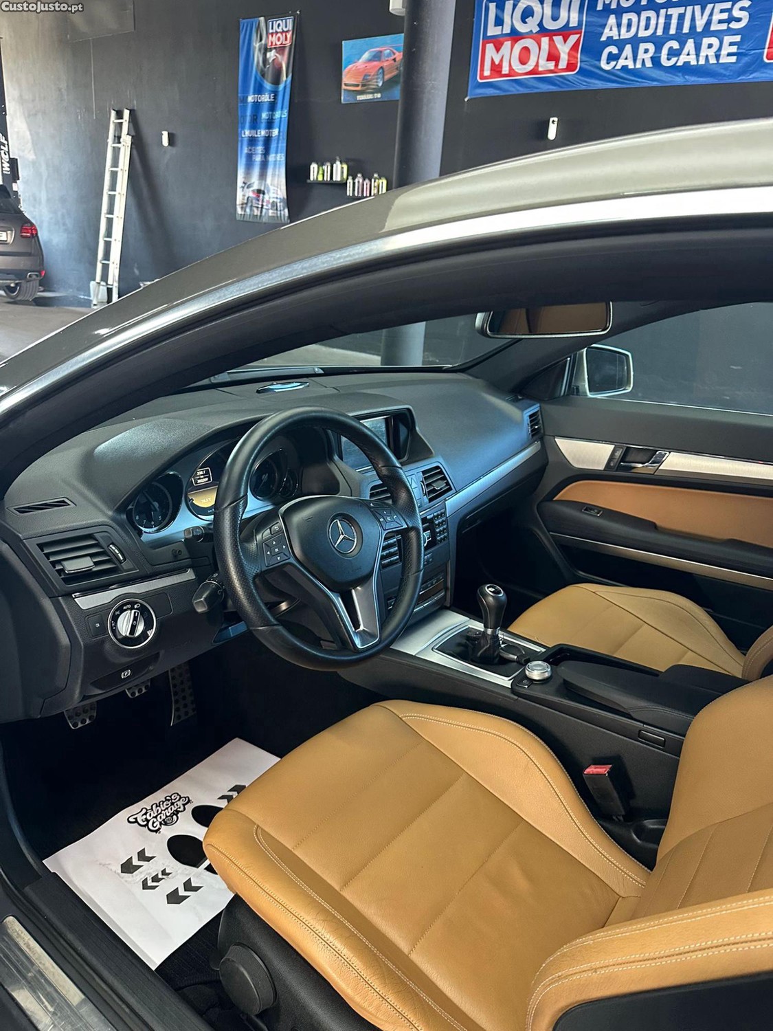 Mercedes-Benz E 220 COUPÉ — fotografia 2