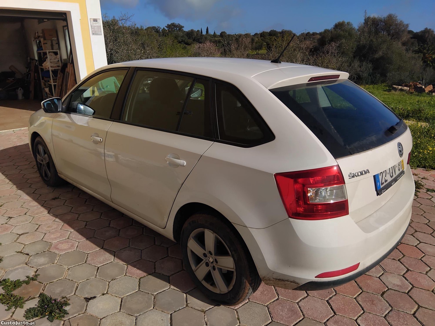 Skoda Rapid Spaceback 1.4 tdi dsg — fotografia 6