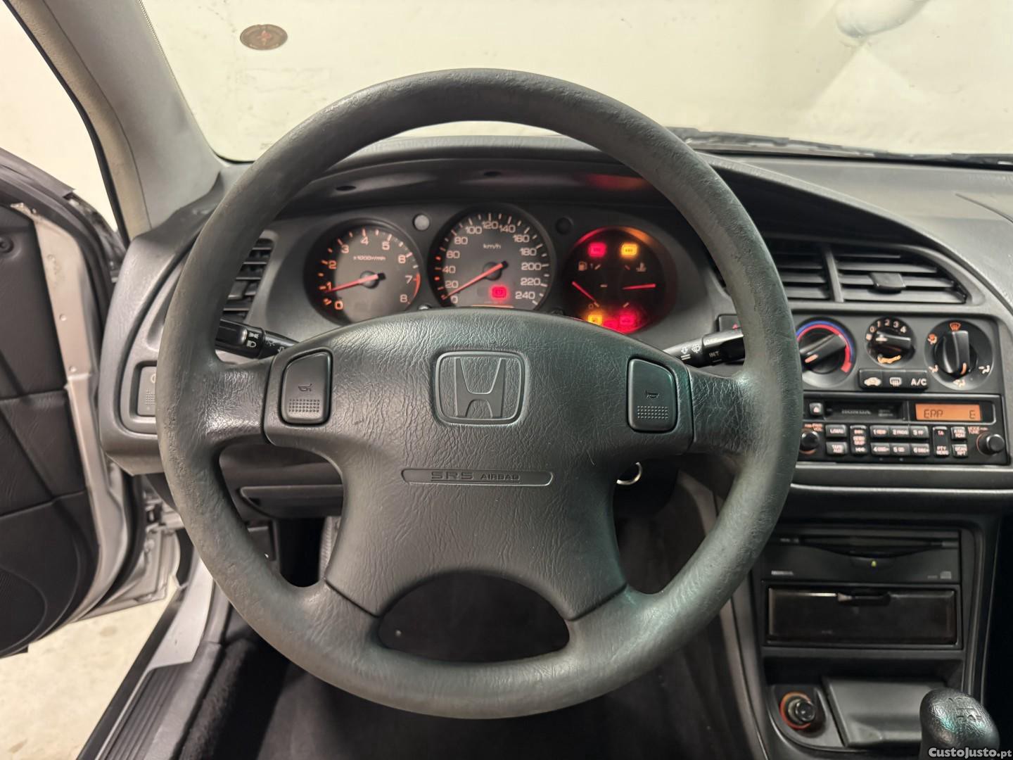 Honda Accord 1.6 LS — fotografia 12