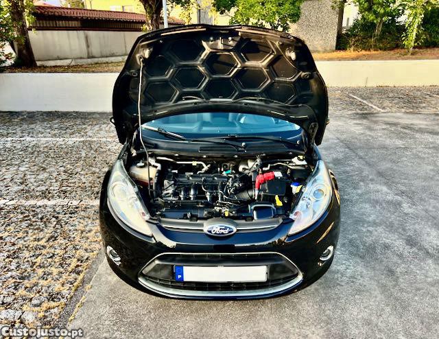 Ford Fiesta 1.25i 16V TITANIUM PLUS+ 82CV | COMO NOVO | BLUETOOTH | MÃOS LIVRES | USB | VIDROS PRIVACY — fotografia 4