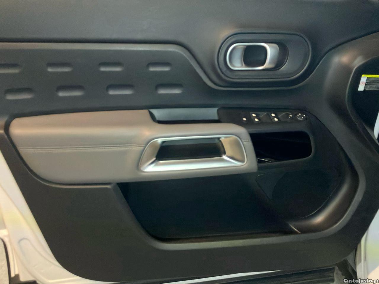 Citroën C5 Aircross 1.6 Hybrid Shine e-EAT8 — fotografia 17