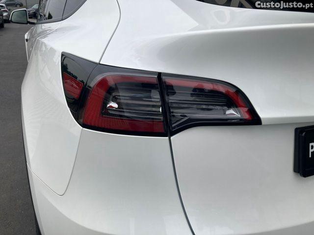 Tesla Model Y Long Range Dual Moto — fotografia 21