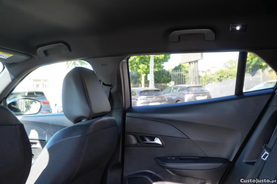 Peugeot e-2008 50 kWh Allure Pack — fotografia 6