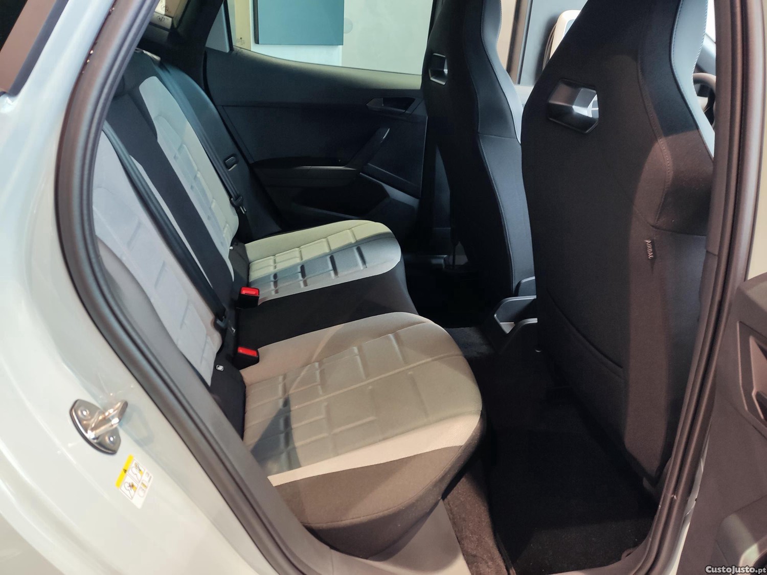 SEAT Ibiza FR 115 CV Modelo novo - Cinzento oniric — fotografia 4