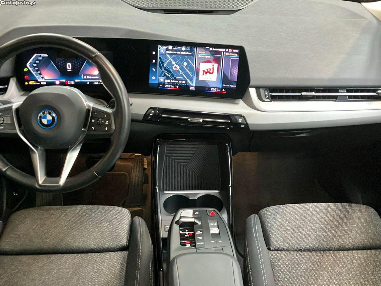 BMW 225 Active Tourer XE e xDrive Line Luxury — fotografia 14