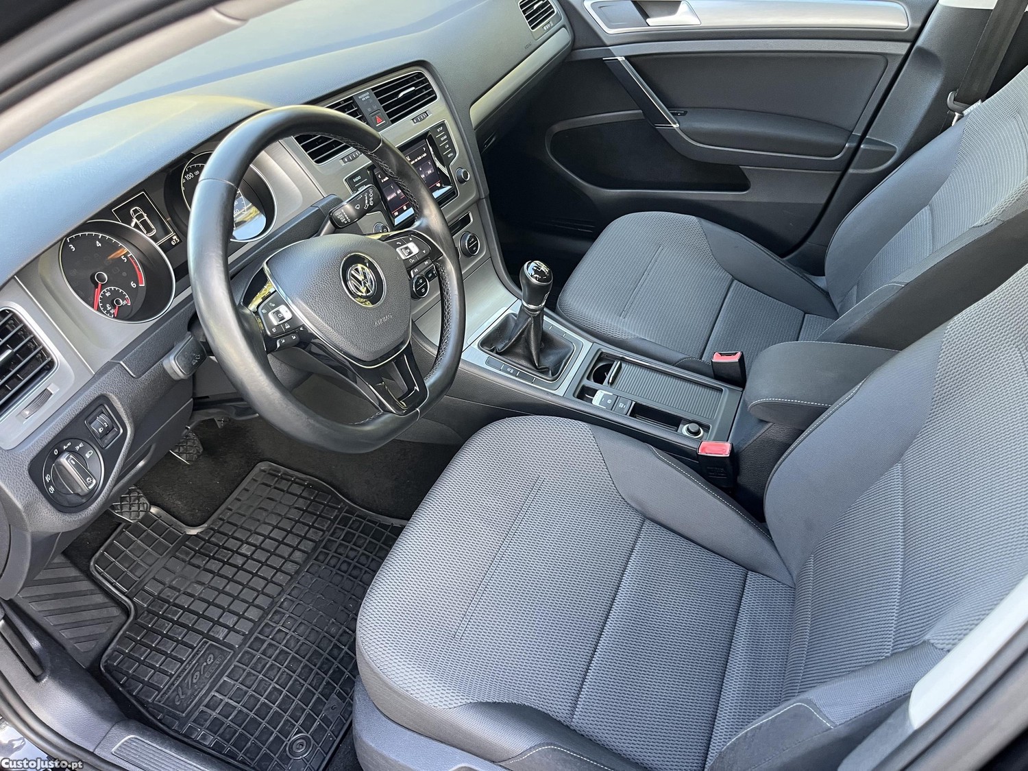 Volkswagen Golf 1.6Tdi BLUEMOTION — fotografia 2