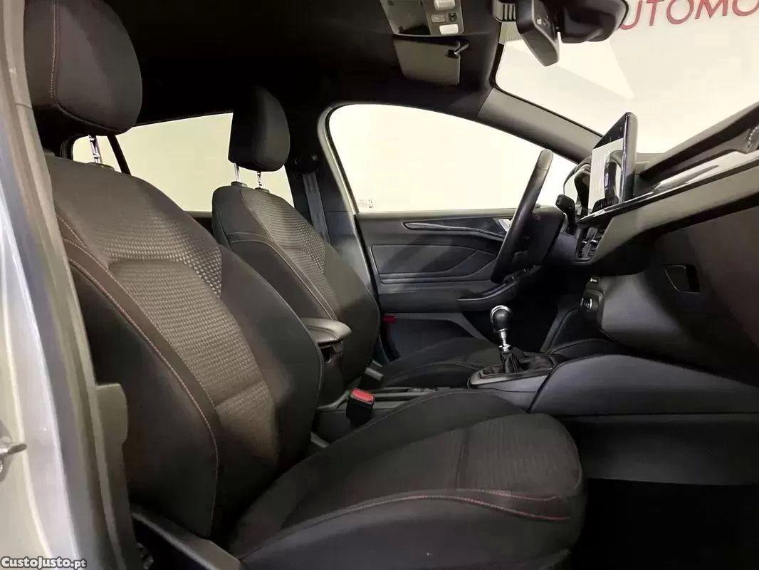 Ford Focus 1.5 tdci ecoblue st-line — fotografia 17