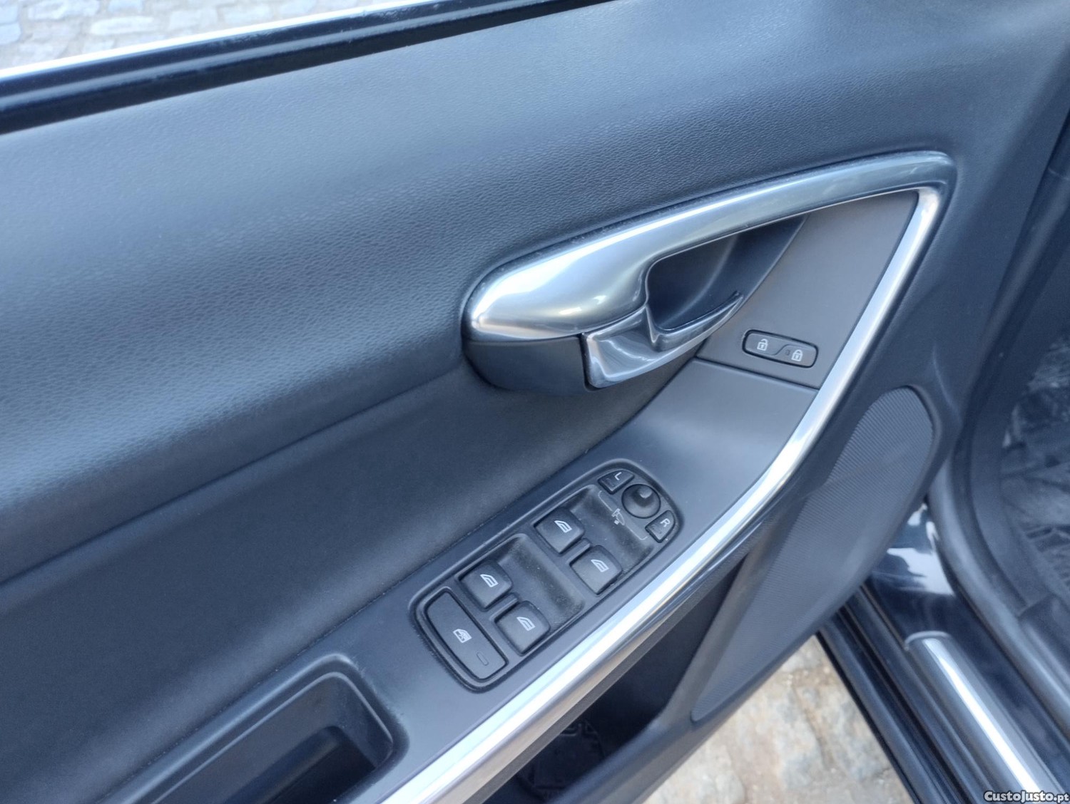Volvo V60 2.0 D4 181CV MOMENTUM GEARTRONIC - "Motor " - C/ GARANTIA - COMO NOVA - "Preço Imbatível" — fotografia 8