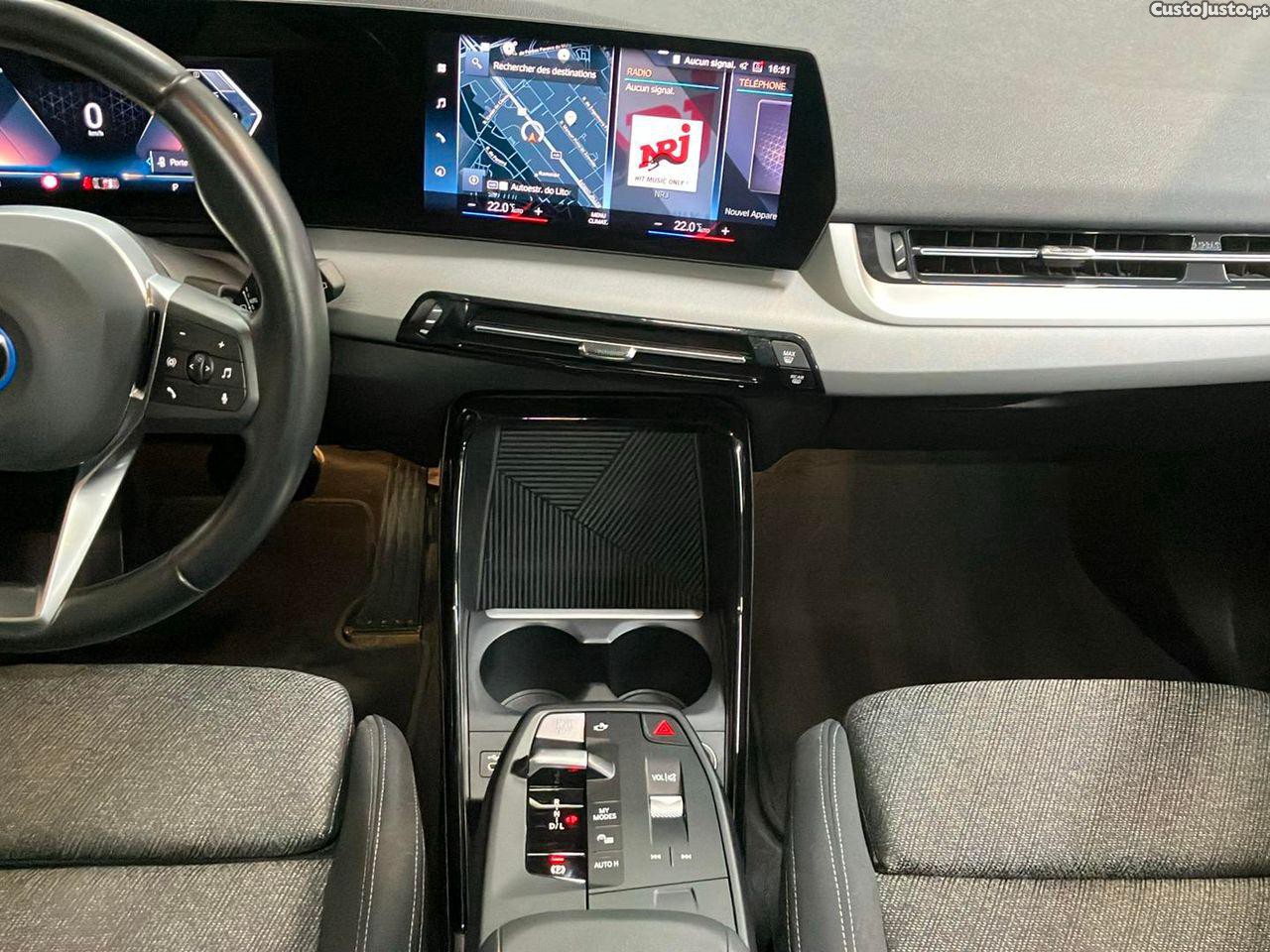 BMW 225 Active Tourer XE e xDrive Line Luxury — fotografia 16