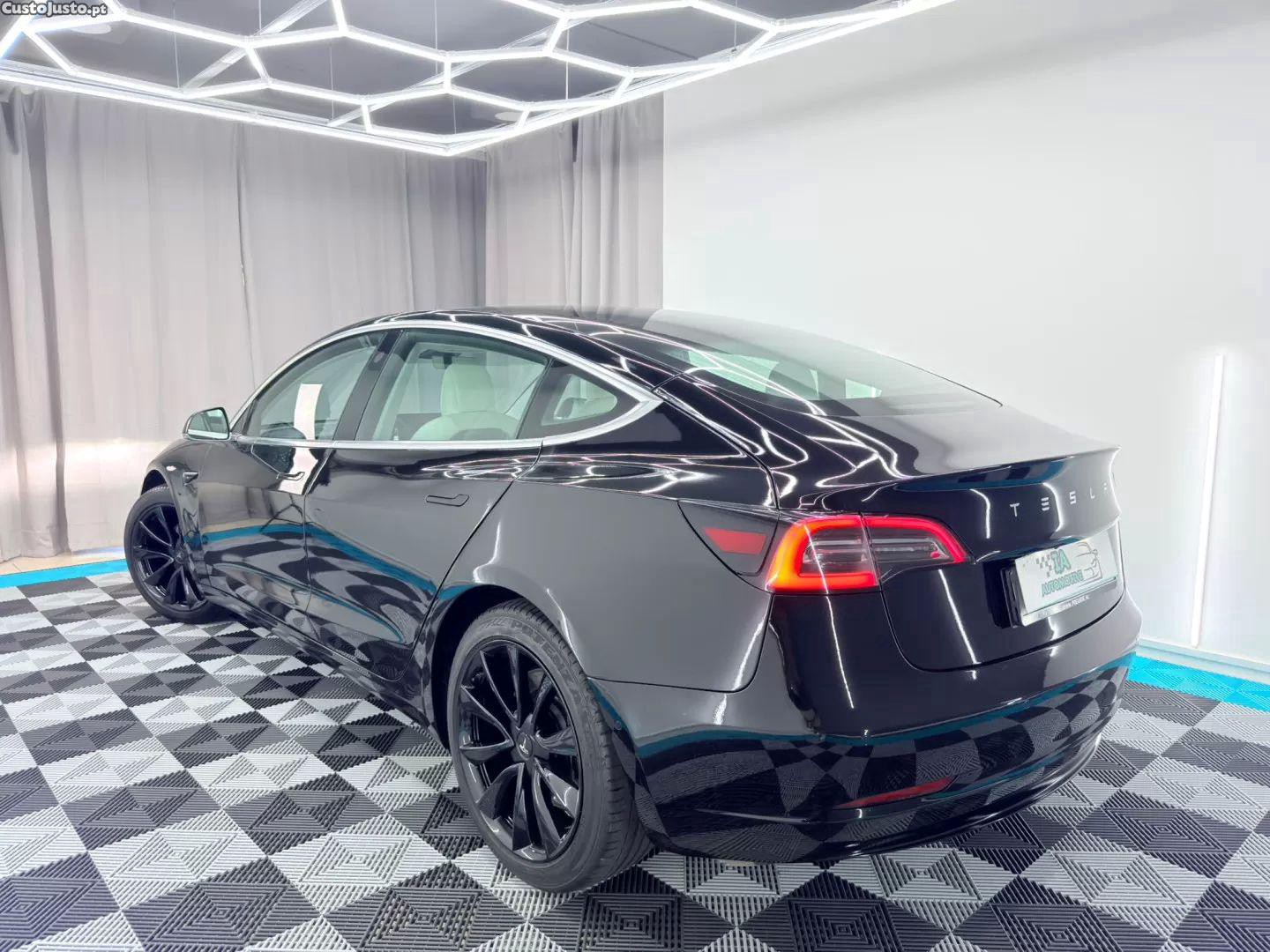 Tesla Model 3 Standard rwd plus — fotografia 18