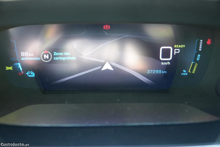 Peugeot e-2008 50 kWh Allure Pack — fotografia 4
