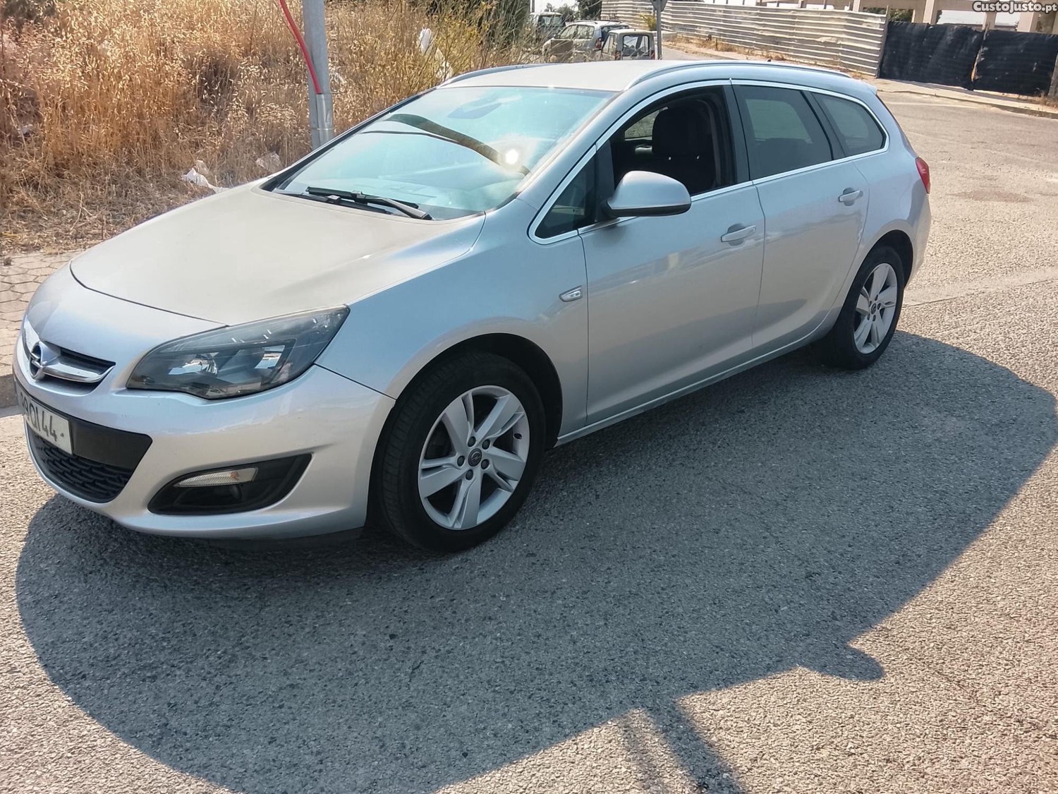 Opel Astra Sports Tourer 1.7 Diesel-Literalmente Impecável — fotografia 9