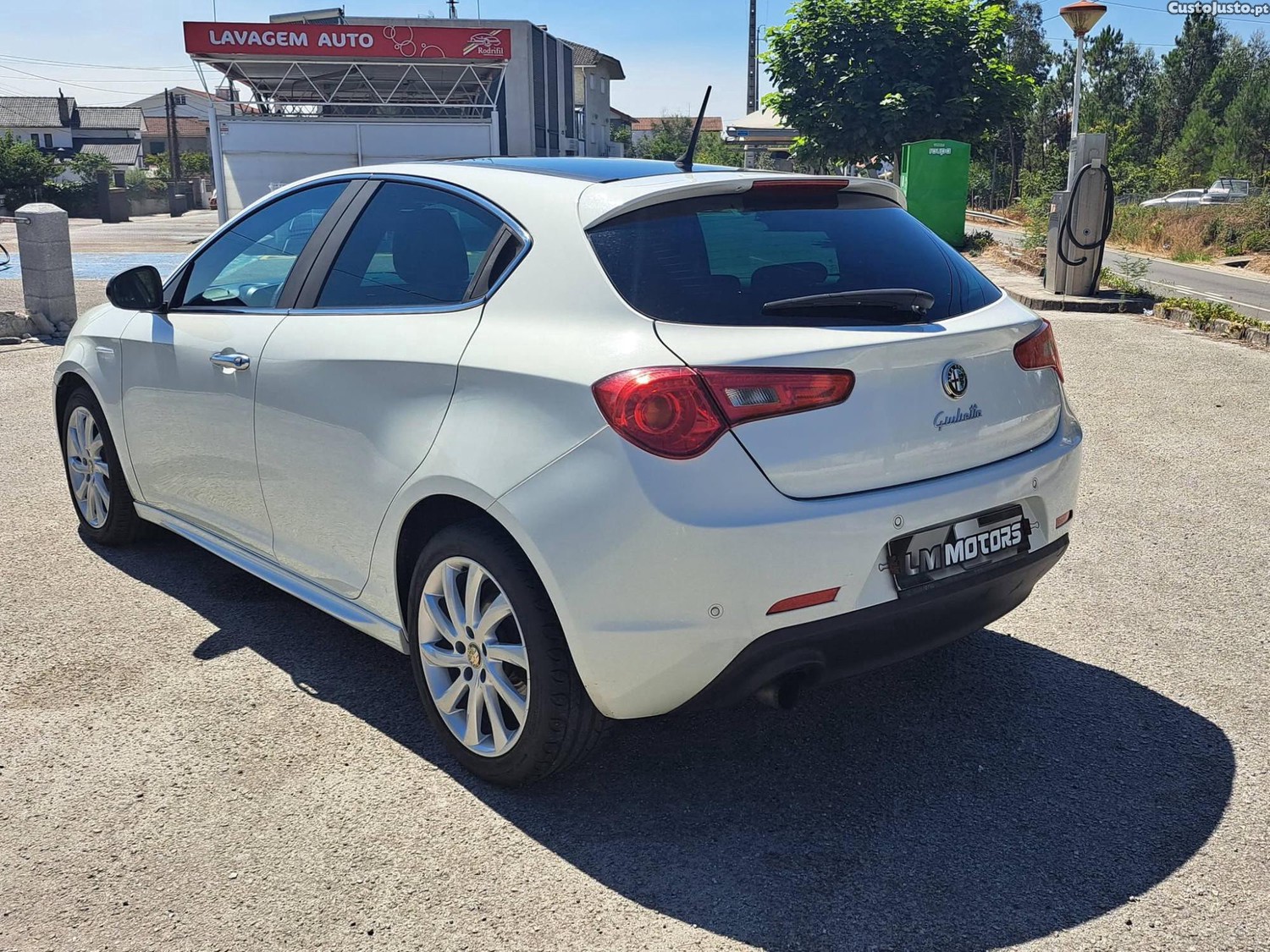 Alfa Romeo Giulietta 1.6 JTDM Distictive 105 cv — fotografia 17