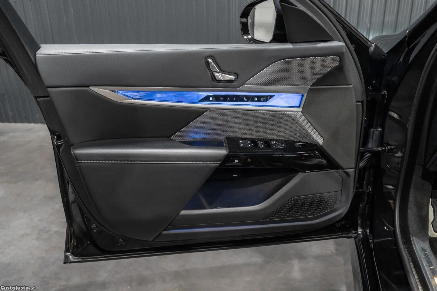 BMW 750 e xDrive Pack Desportivo M — fotografia 9