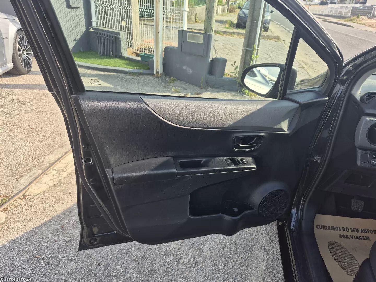 Toyota Yaris 1.0 vvt-i comfort+ac+vsc — fotografia 14