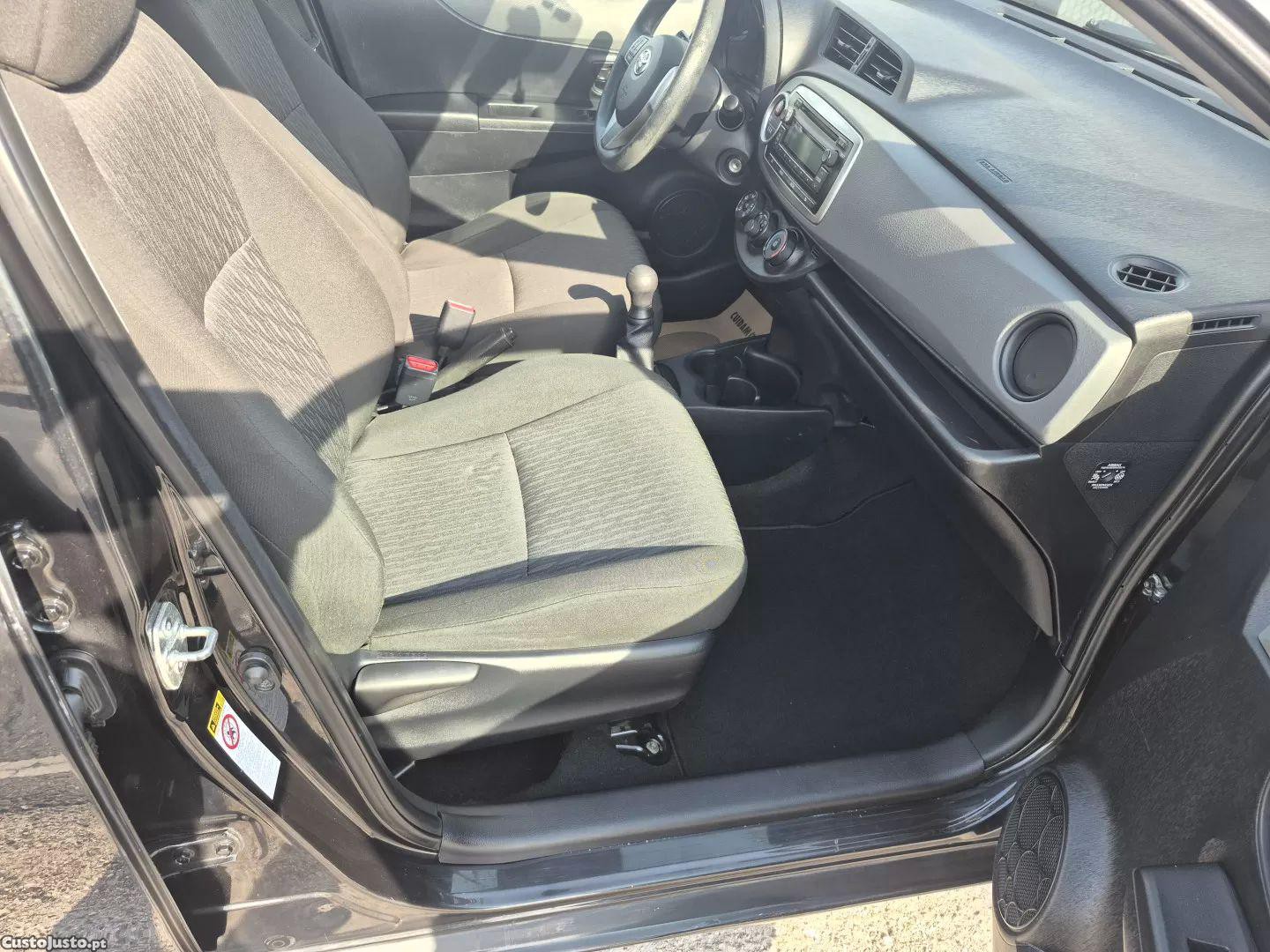 Toyota Yaris 1.0 vvt-i comfort+ac+vsc — fotografia 9