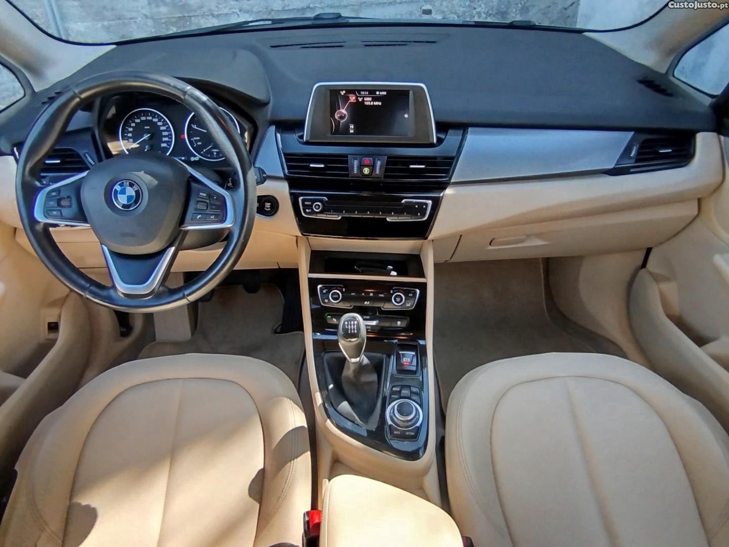BMW 216 Active Tourer d Luxury Line — fotografia 17
