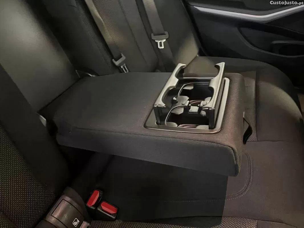 BMW 318 D auto — fotografia 18