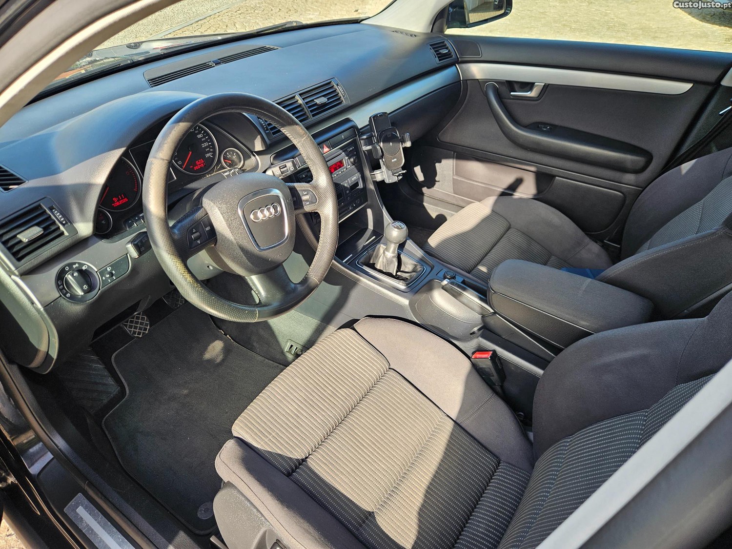Audi A4 AVANT 2.0 TDI 140CV — fotografia 13
