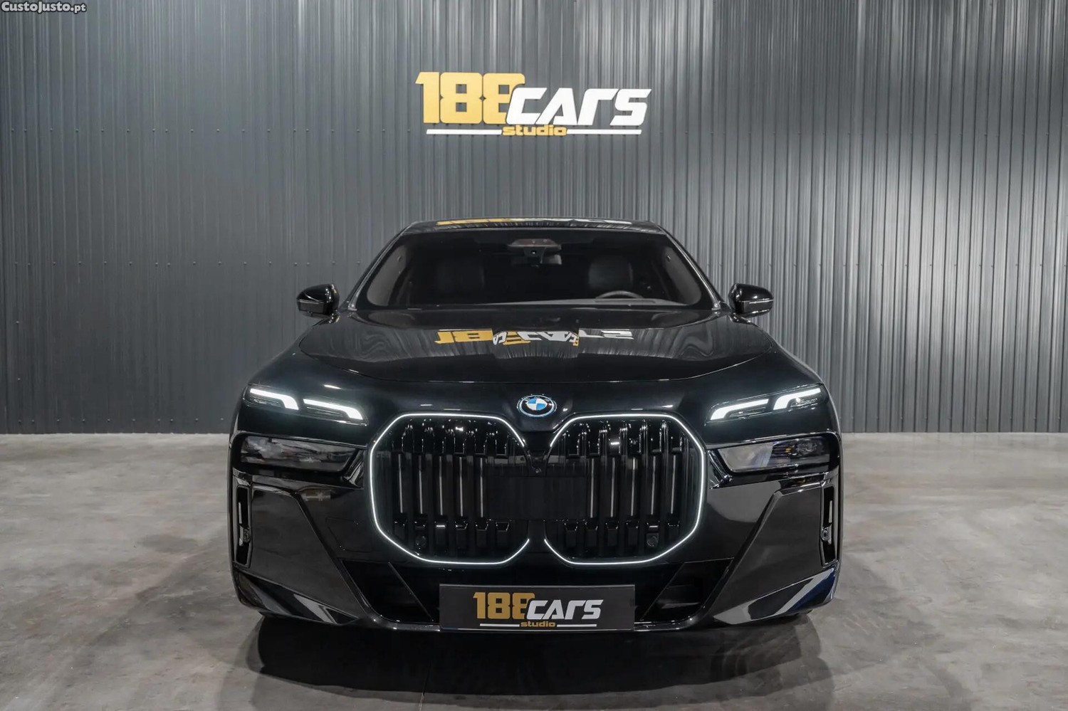 BMW 750 e xDrive Pack Desportivo M — fotografia 24