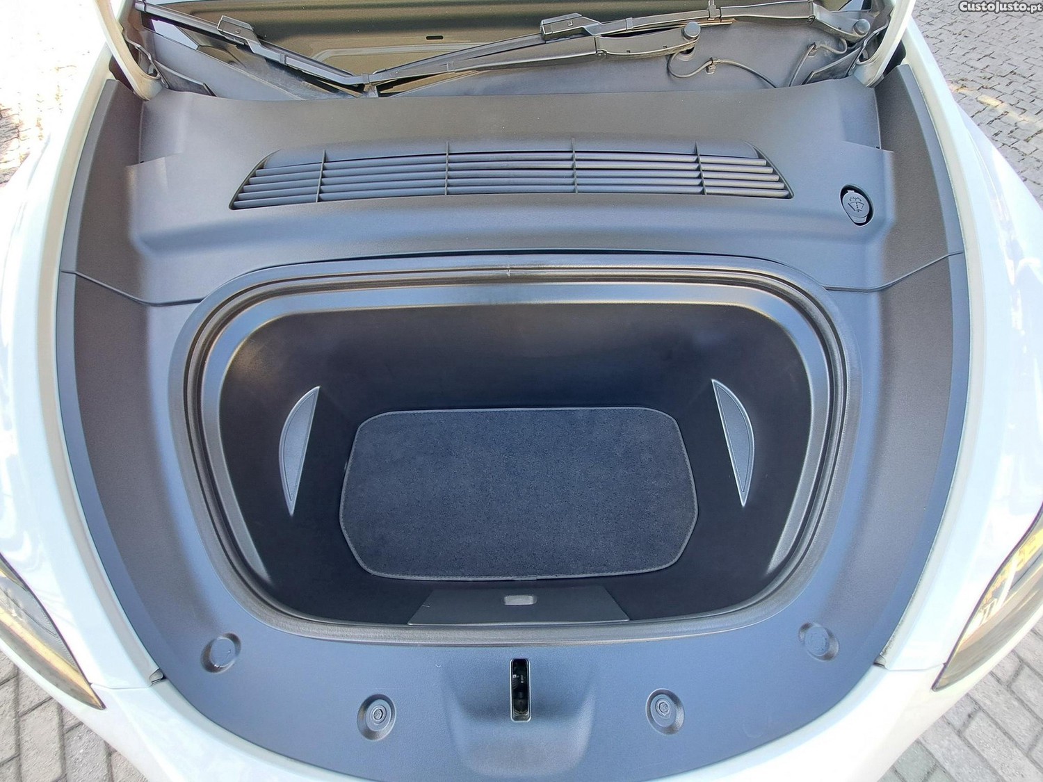Tesla Model Y Performance Dual Motor — fotografia 4