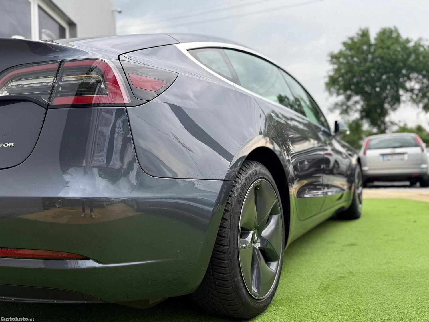 Tesla Model 3 Long-Range Dual Motor AWD — fotografia 2