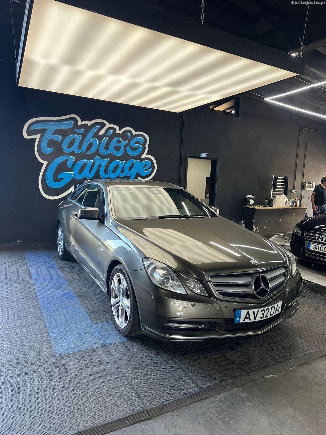 Mercedes-Benz E 220 COUPÉ — fotografia 5