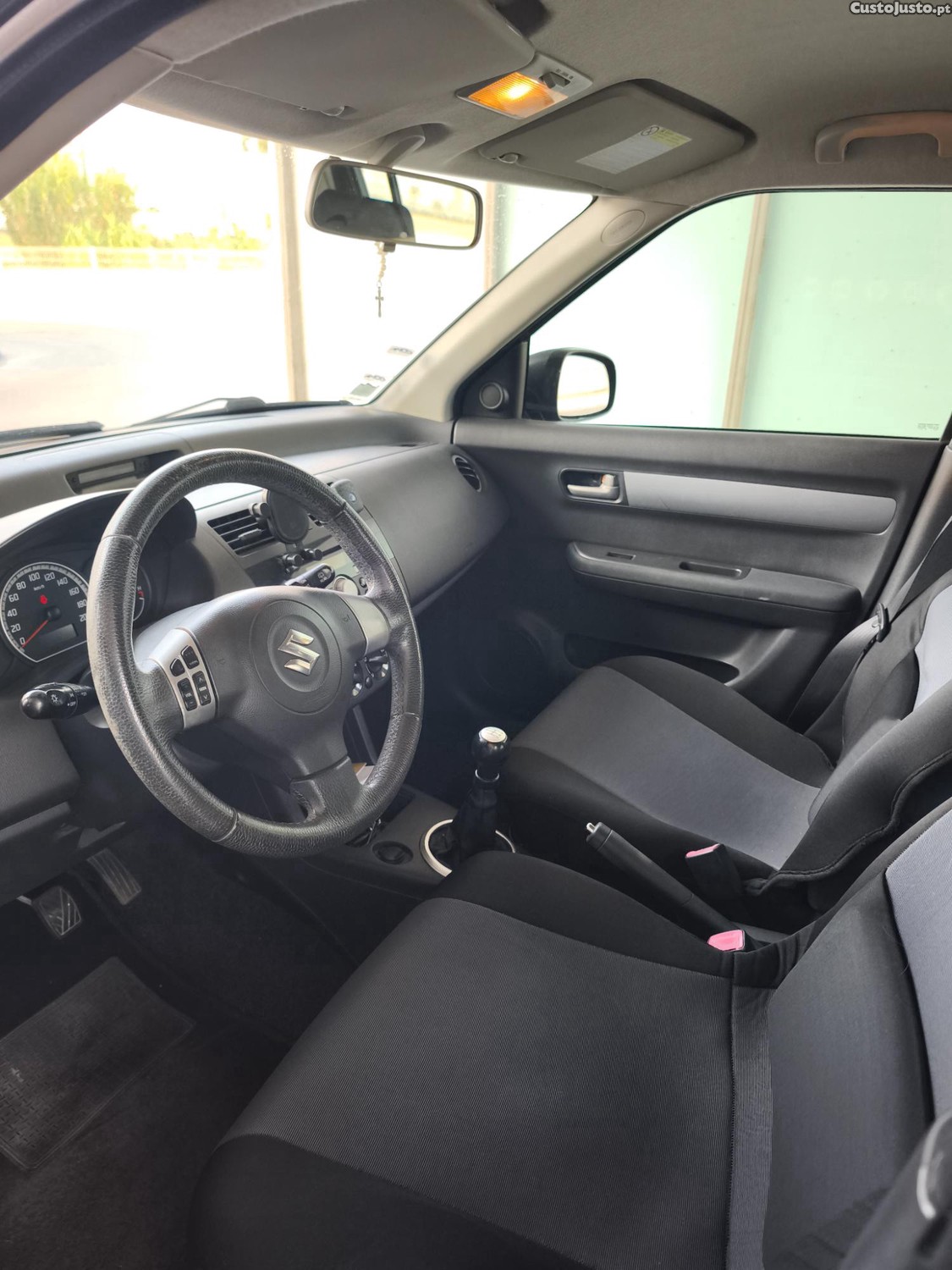 Suzuki Swift 1.3 DDiS GL — fotografia 2