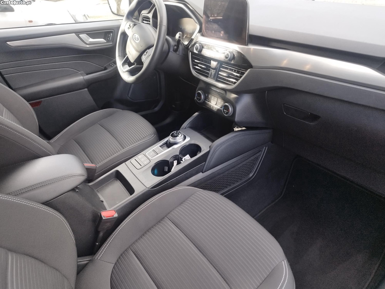 Ford Kuga 1.5 TDCI TITANIUM AUTO — fotografia 6