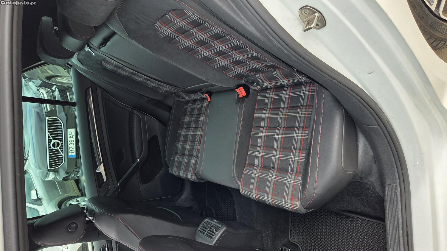 Volkswagen Golf GTI PERFORMANCE 245cv — fotografia 4