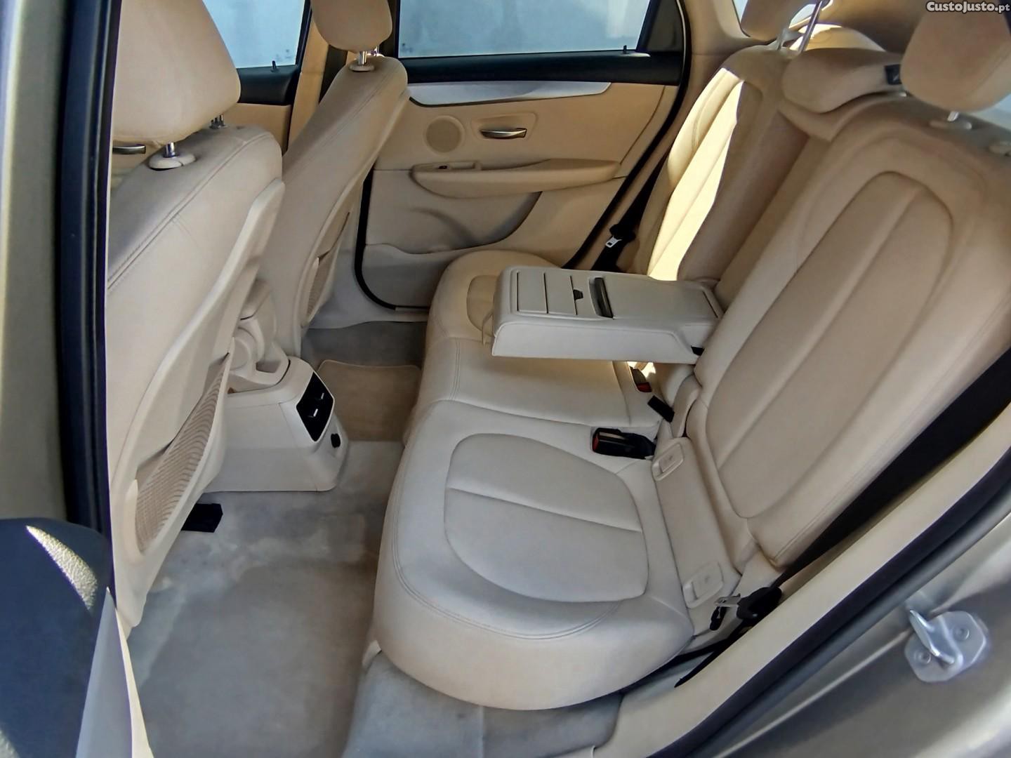 BMW 216 Active Tourer d Luxury Line — fotografia 16