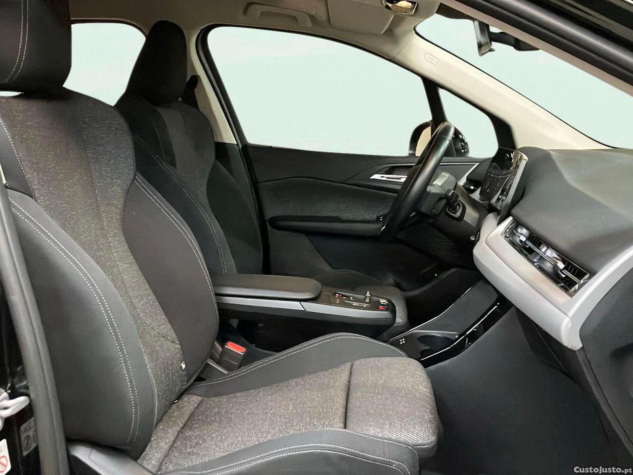BMW 225 Active Tourer XE e xDrive Line Luxury — fotografia 9