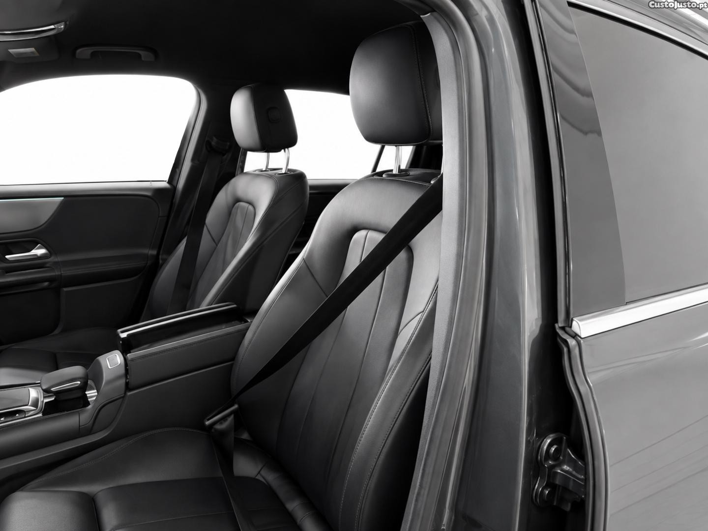 Mercedes-Benz GLB 180 D STYLE (AUTO) — fotografia 3