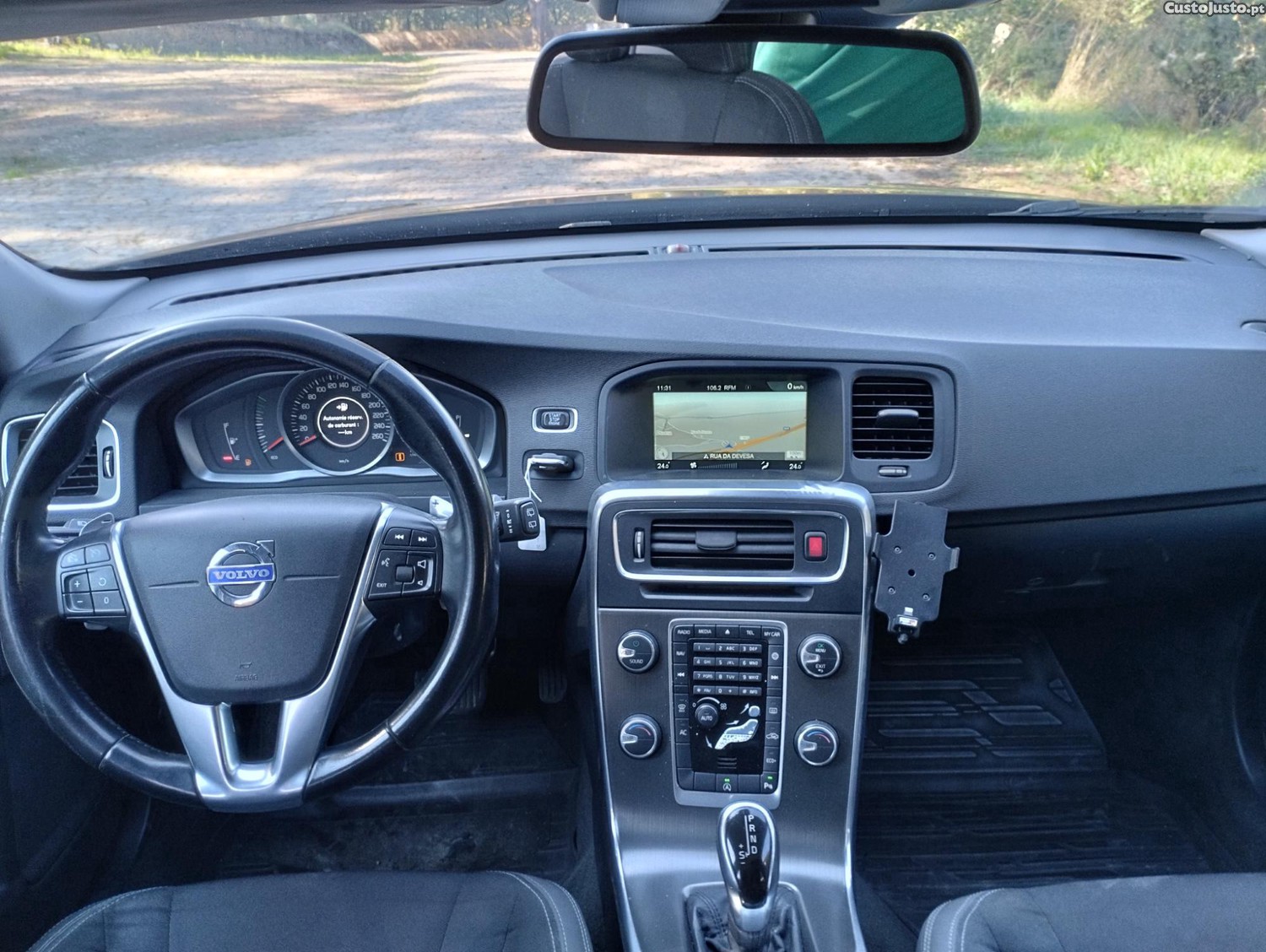 Volvo V60 2.0 D4 181CV MOMENTUM GEARTRONIC - "Motor " - C/ GARANTIA - COMO NOVA - "Preço Imbatível" — fotografia 6