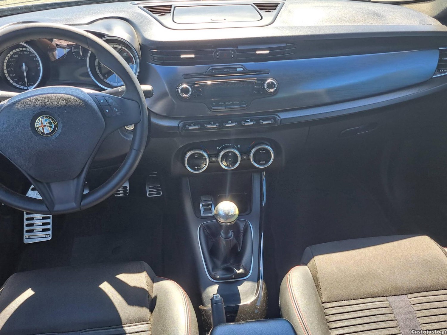 Alfa Romeo Giulietta 1.6 JTDM Distictive 105 cv — fotografia 15