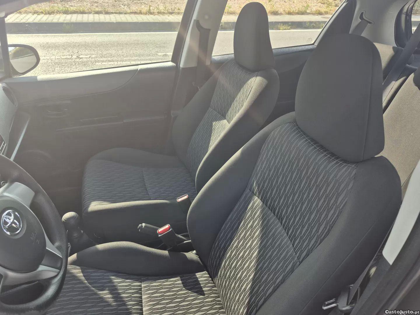 Toyota Yaris 1.0 vvt-i comfort+ac+vsc — fotografia 13