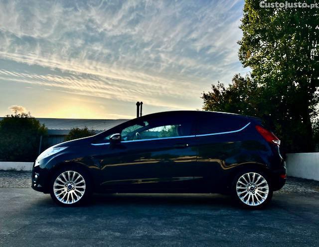 Ford Fiesta 1.25i 16V TITANIUM PLUS+ 82CV | COMO NOVO | BLUETOOTH | MÃOS LIVRES | USB | VIDROS PRIVACY — fotografia 11