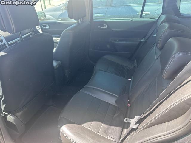 Renault Mégane Sport Tourer 1.5 Dci Confort para Reparar (Cx Velocidades) — fotografia 2