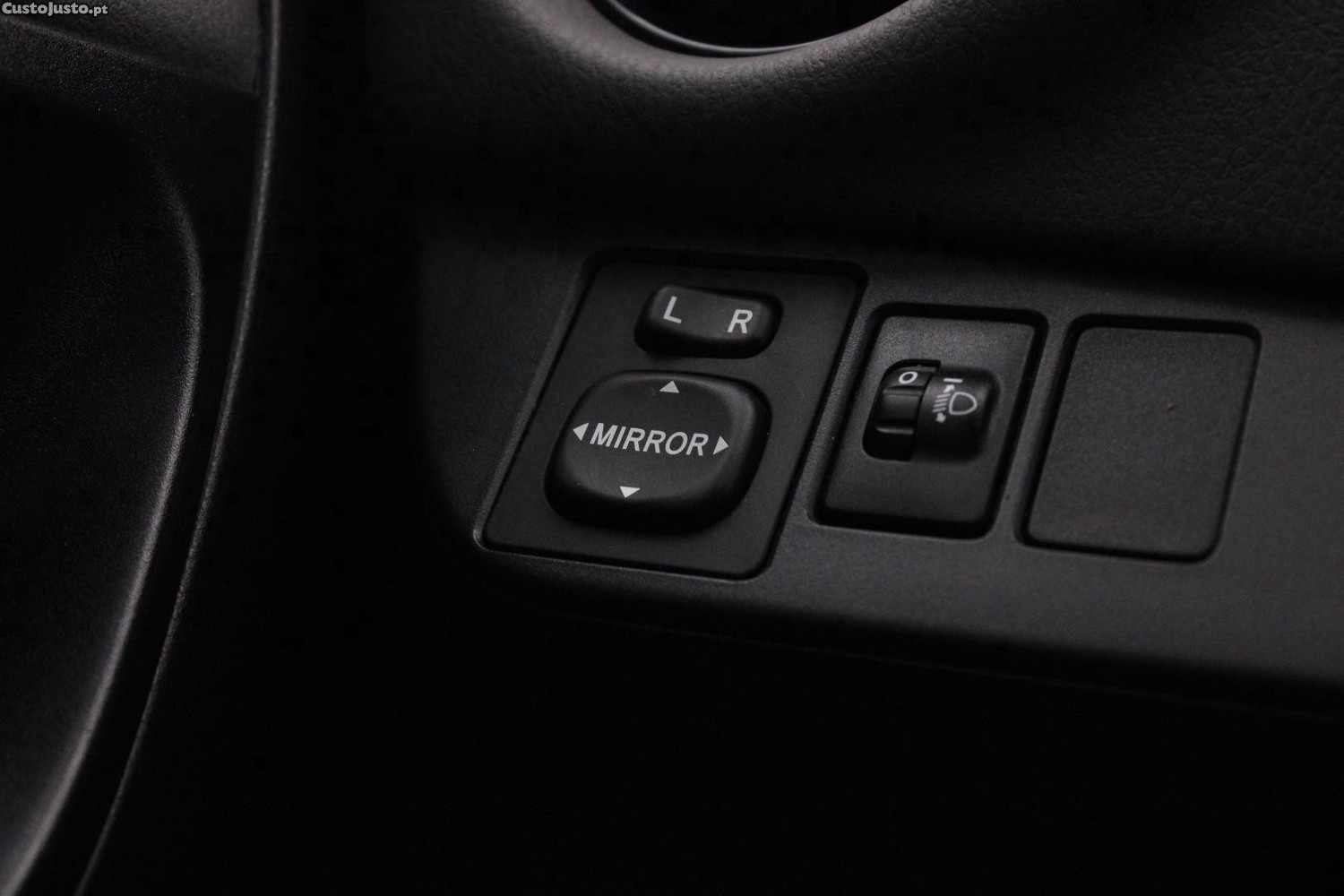 Toyota Yaris 1.0 COMFORT — fotografia 11