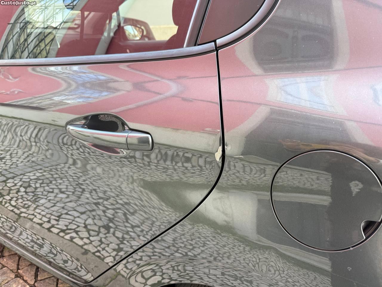 Peugeot 208 1.6Blue HDi — fotografia 3