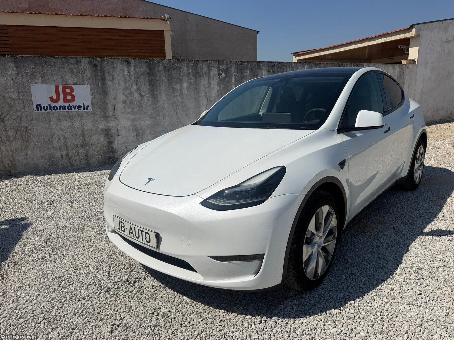 Tesla Model Y Long Range Dual Motor AWD — fotografia 16