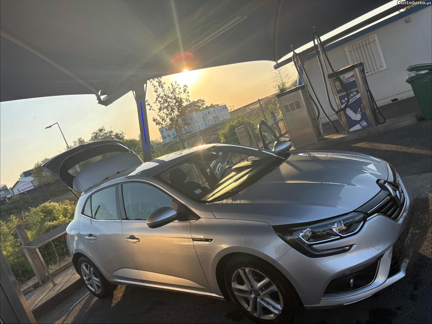 Renault Mégane 4 bussiness — fotografia 4