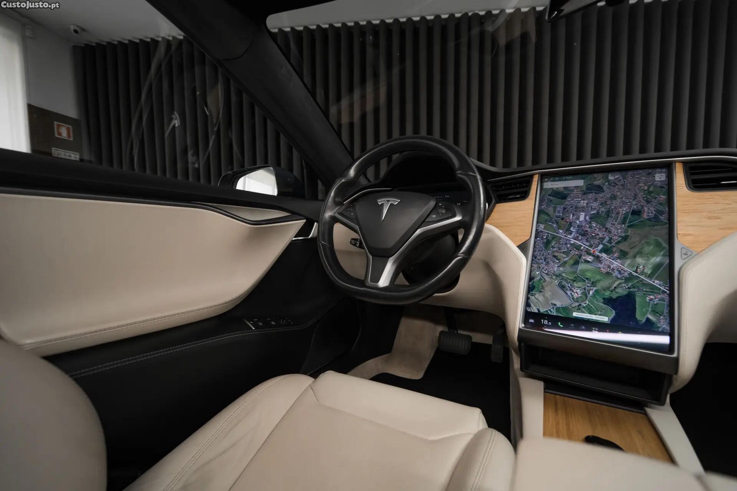 Tesla Model S Standard Range — fotografia 13