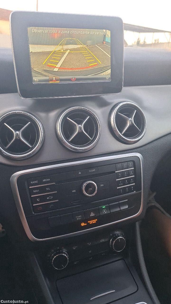 Mercedes-Benz CLA 180 AMG - 16 foto 4