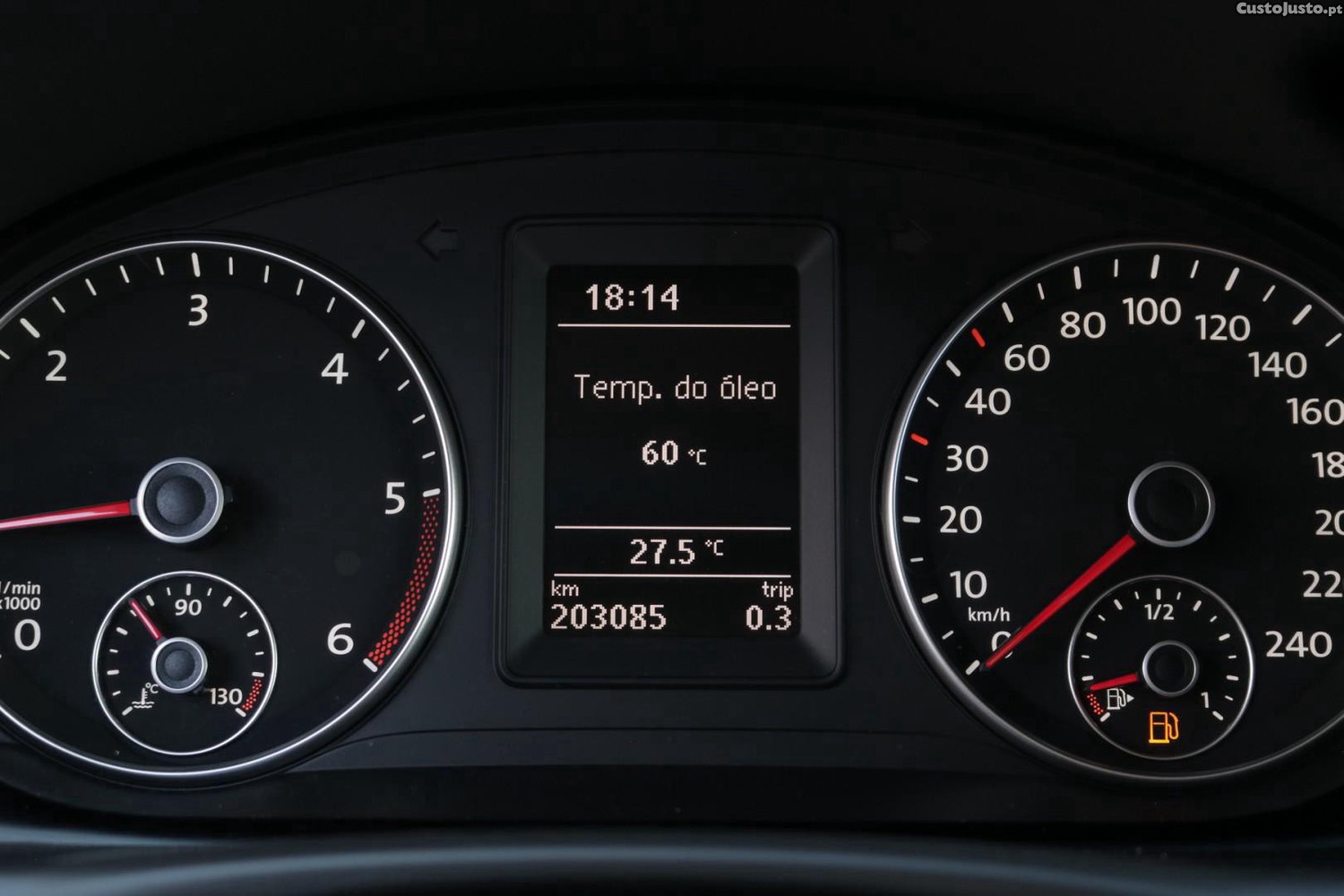 Volkswagen Touran 1.6 TDI BlueMotion Confortline 7L — fotografia 19