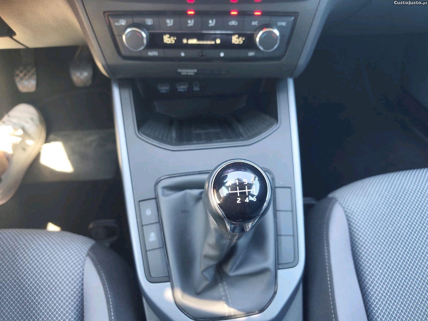 SEAT Arona 1.0 TSI 115cv Style — fotografia 3