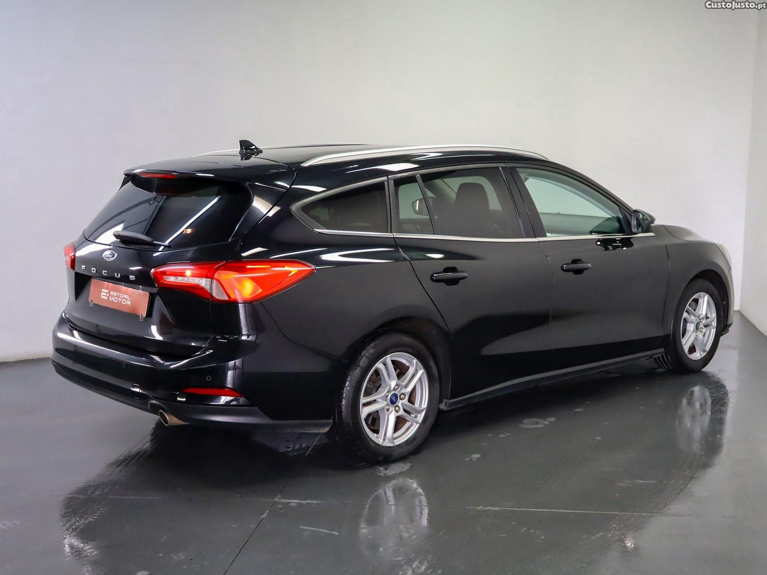 Ford Focus SW 1.5 TDCi EcoBlue Titanium — fotografia 16