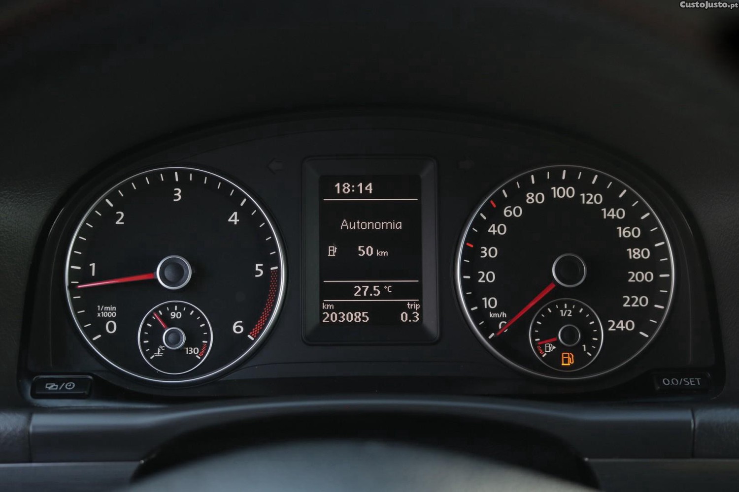 Volkswagen Touran 1.6 TDI BlueMotion Confortline 7L — fotografia 23