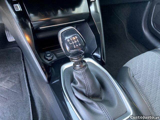 Peugeot 208 1.2 PureTech Allure — fotografia 4