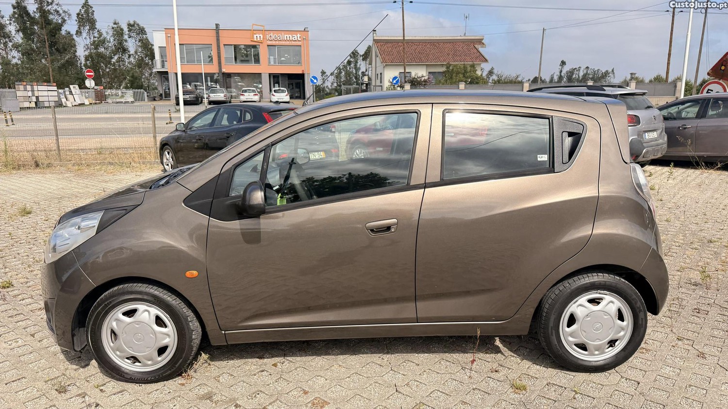 Chevrolet Spark 1.0 de 2011 — fotografia 11